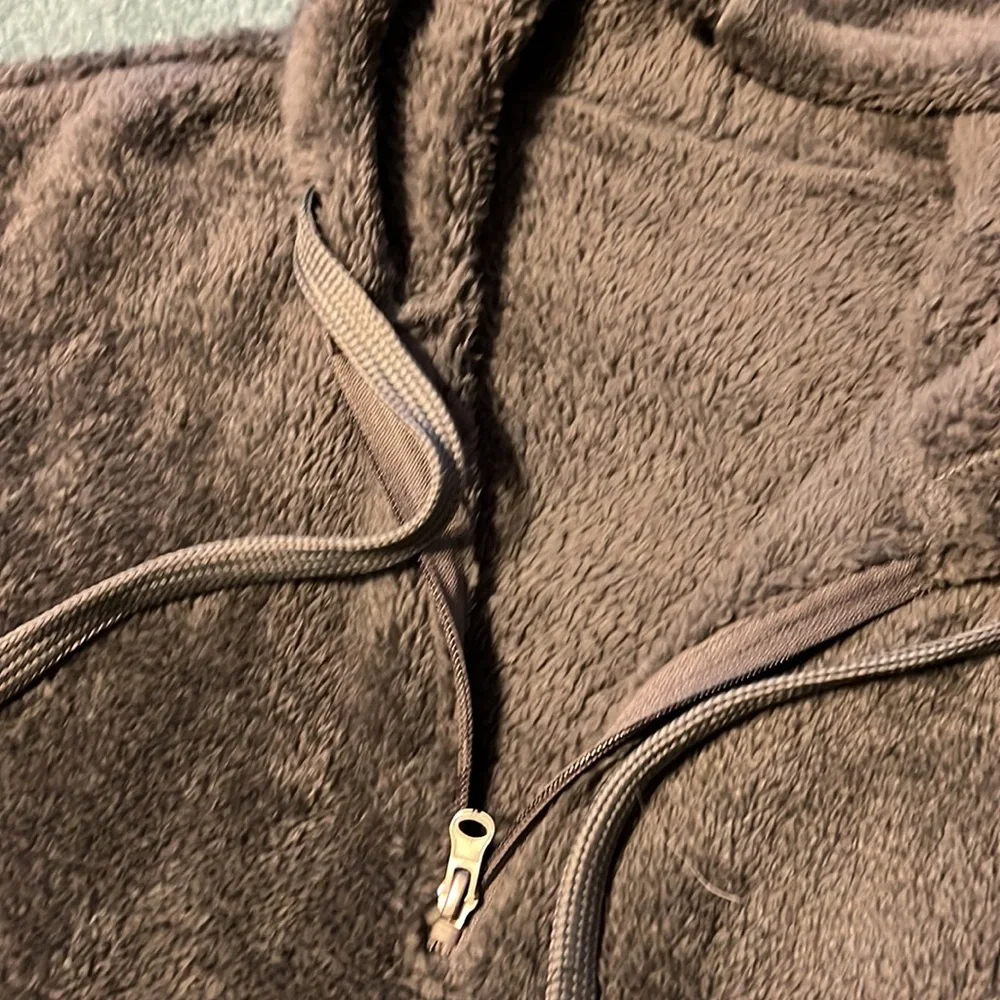 Never worn fluffy pullover - Picture 2 of 2